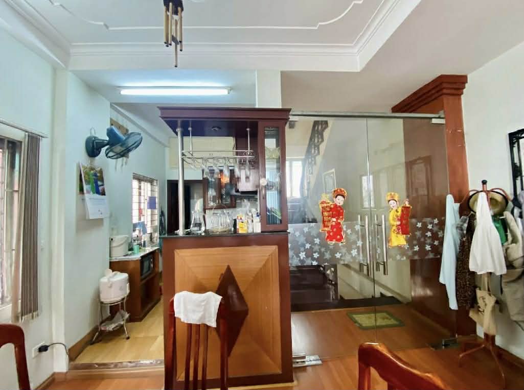 Bán nhà mặt phố Nguyễn Đức Cảnh lô góc, giá 9,9 tỷ, chính chủ, giao dịch ngay